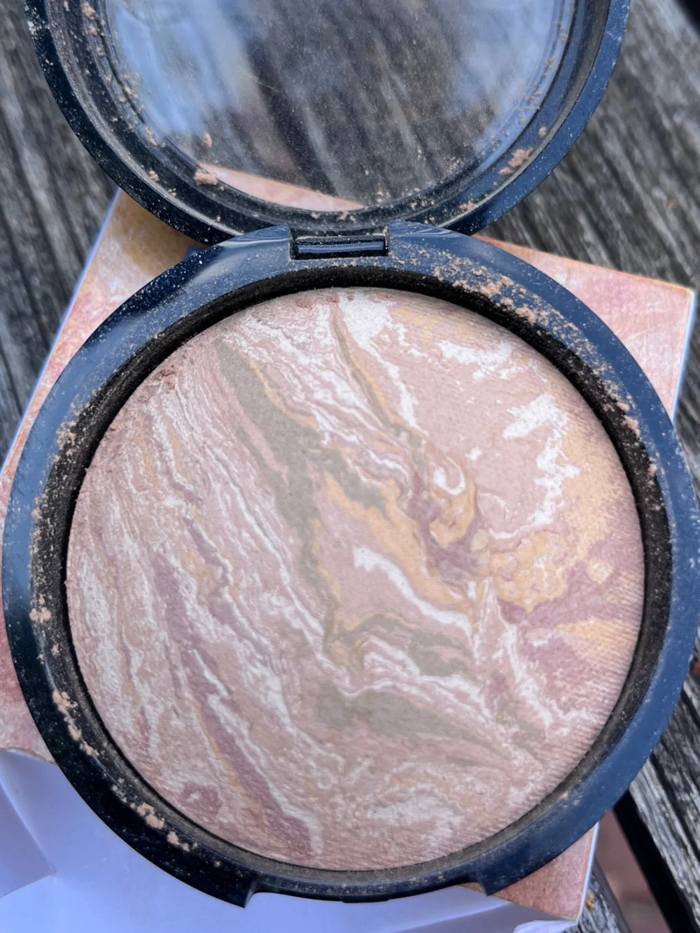 Laura Geller light Baked Color Correcting Foundation Compact made in Italy